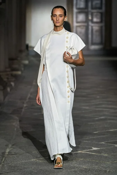 Look 15